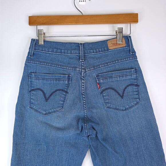 Levis Jeans Womens 6M (26x15) Blue Knee Length Bermuda Capri Stretch Mid Rise - Picture 3 of 9